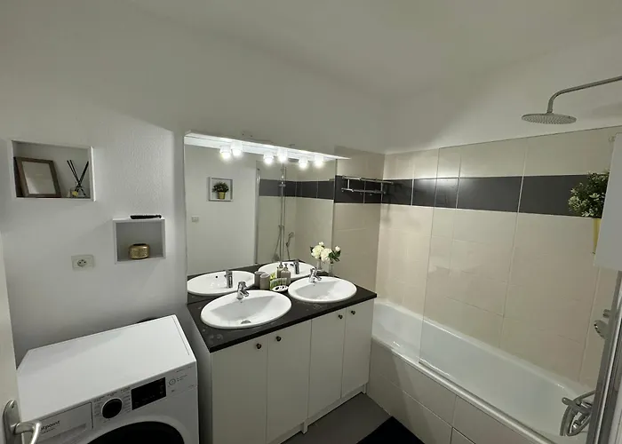 Cosy T3 Au Pied Du Metro Et Commerces Apartment