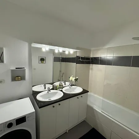 Cosy T3 Au Pied Du Metro Et Commerces Apartamento